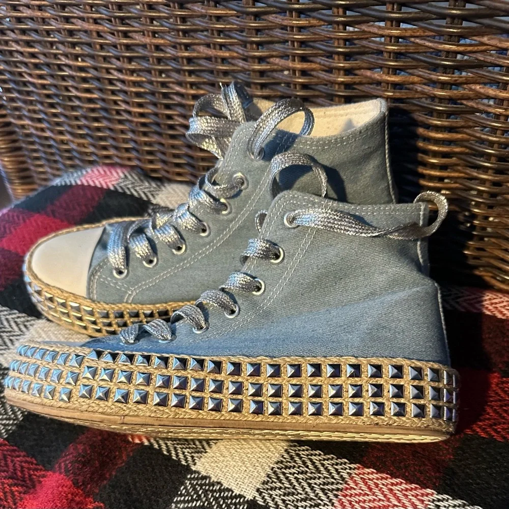 Mata Studded High Top Sneakers Blue Canvas Silver Studs Size 6 Women’s